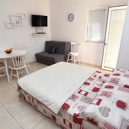 Remarkable 2-bed In Okrug Gornji *