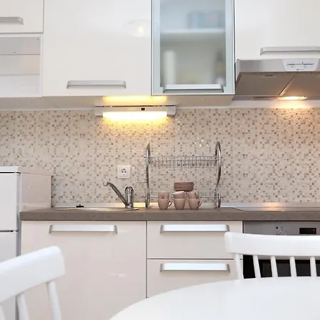 Appartement Remarkable 2-Bed Apartment In Okrug Gornji Trogir