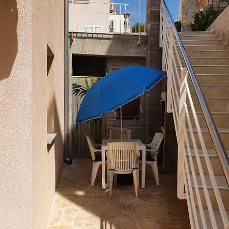 Remarkable 2-Bed Apartment In Okrug Gornji *