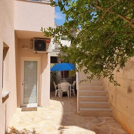 Remarkable 2-bed In Okrug Gornji *